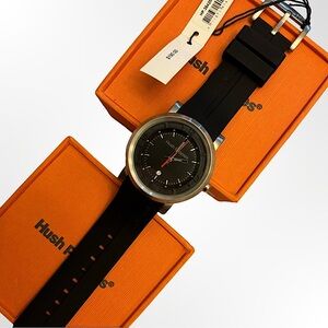 NIB HUSH PUPPIES SILICONE STRAP WATCH‎